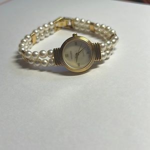 Vintage women’s pearl watch with gold plating